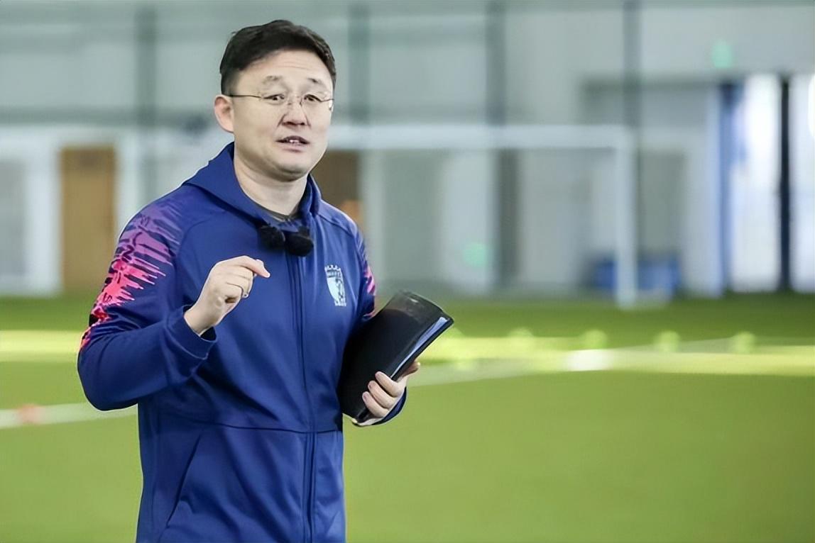 开云注册网址-意外！大连球迷都以为崔麒新赛季会走，结果英博离队公告却没他