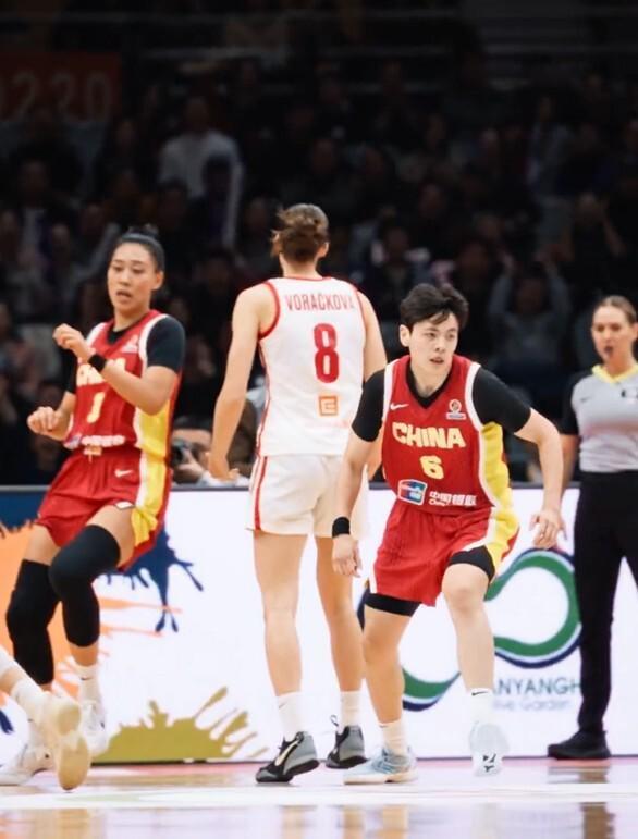 开云登录入口-世预赛两连胜！王思雨最后2分钟砍9分，中国女篮84-74捷克
